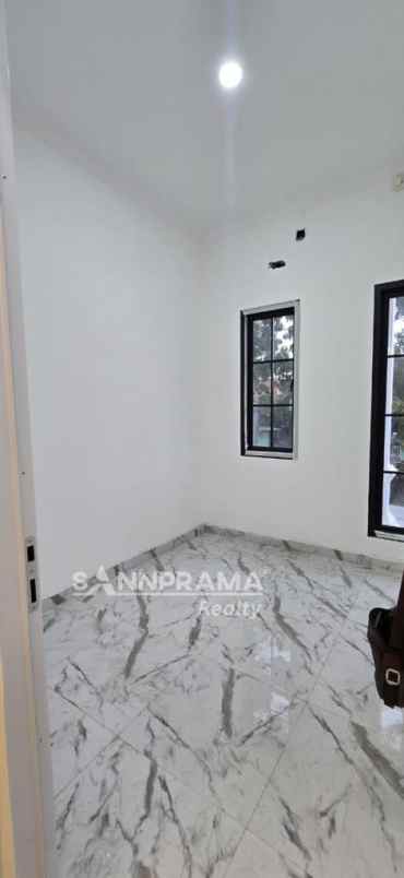 townhouse mewah banyak bonus di tanah baru depok ritin