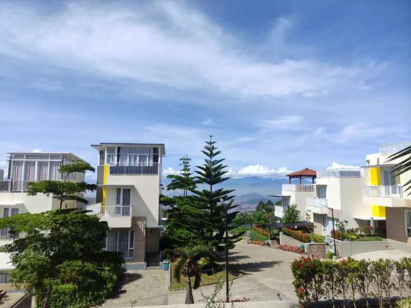 villa cisarua lembang bandung