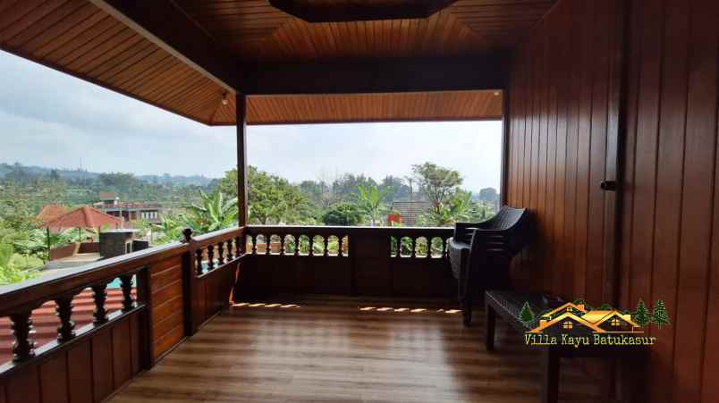 villa kayu batukasur cisarua puncak