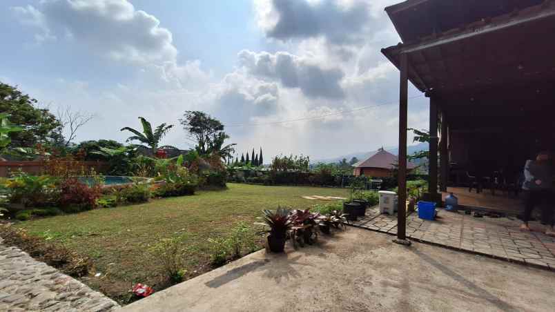 villa kayu batukasur cisarua puncak