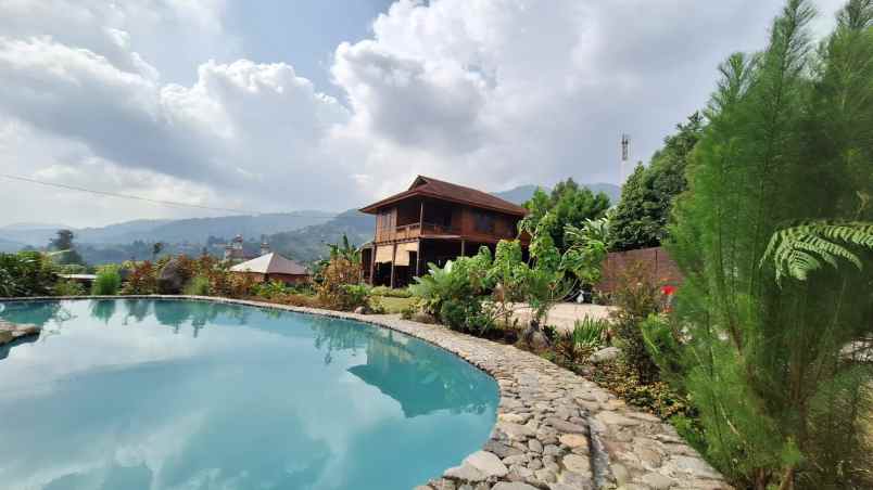villa kayu batukasur cisarua puncak