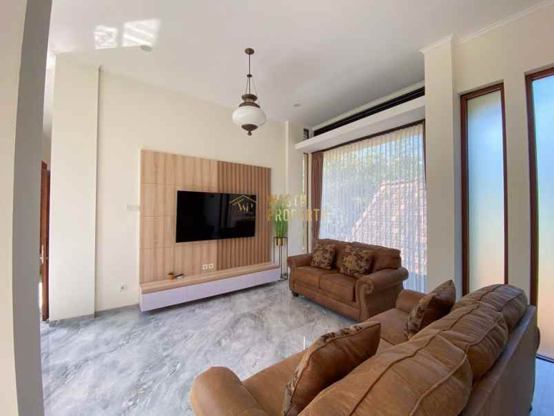 villa mewah tanah luas di balecatur sleman