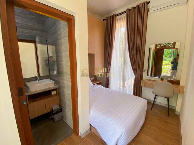 villa mewah tanah luas di balecatur sleman