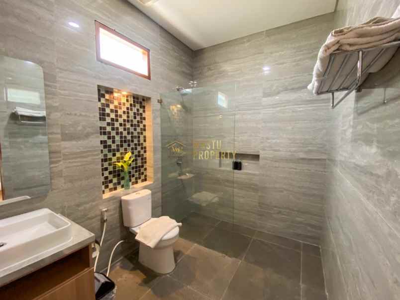 villa mewah tanah luas di balecatur sleman