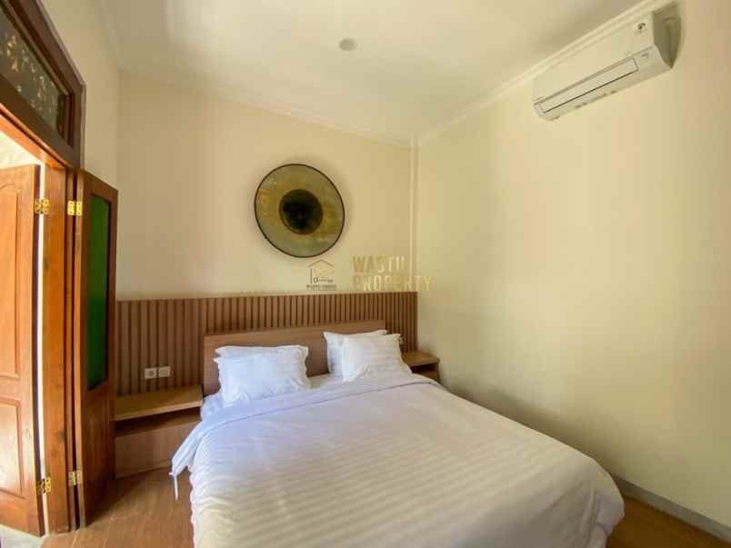 villa mewah tanah luas di balecatur sleman