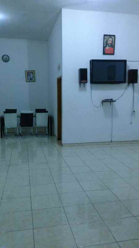 villa perum bukit songgoriti row 5 mobil