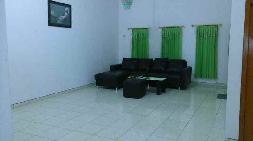 villa perum bukit songgoriti row 5 mobil