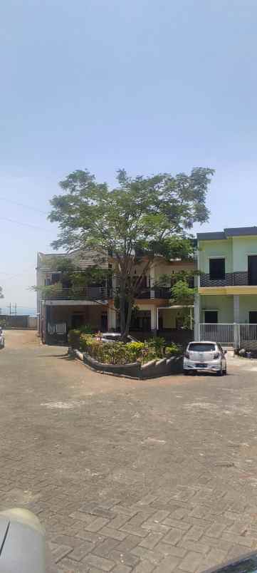 villa perum martabe regency batu row 3 mobil