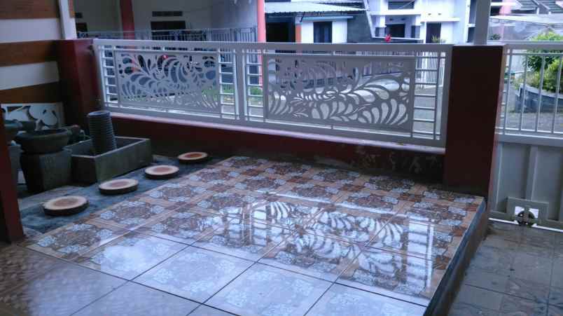 villa perum martabe regency batu row 3 mobil