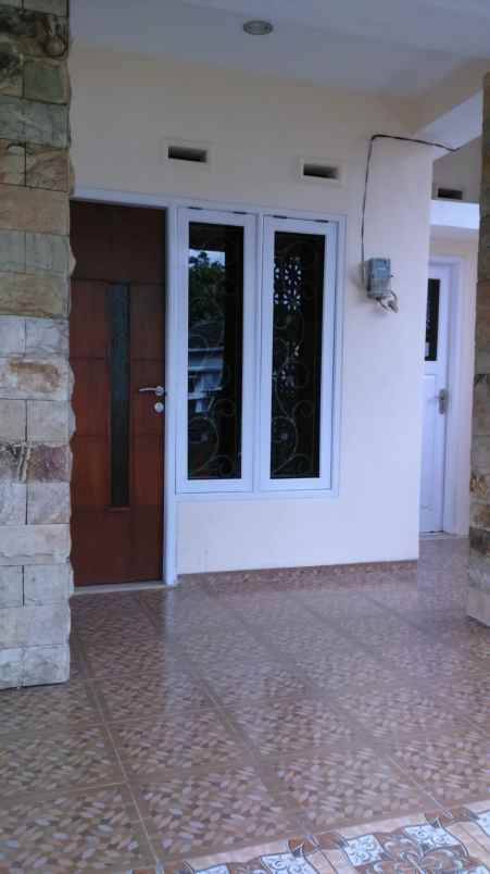 villa perum martabe regency batu row 3 mobil