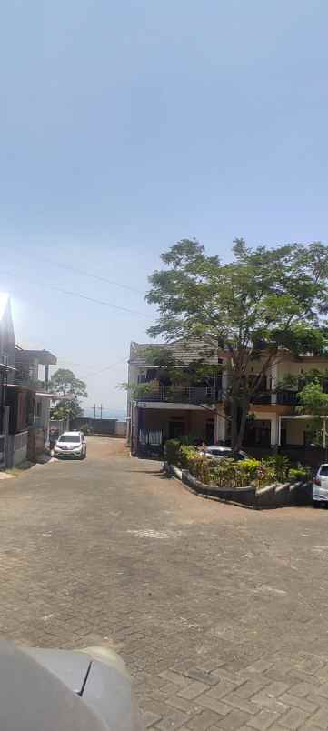villa perum martabe regency batu row 3 mobil