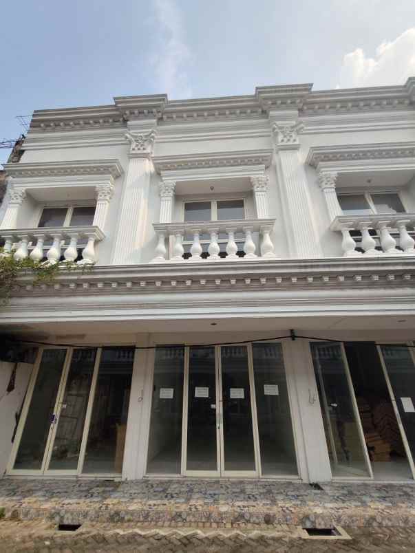 2 ruko di royal palace sidoarjo row jalan 2 mobil