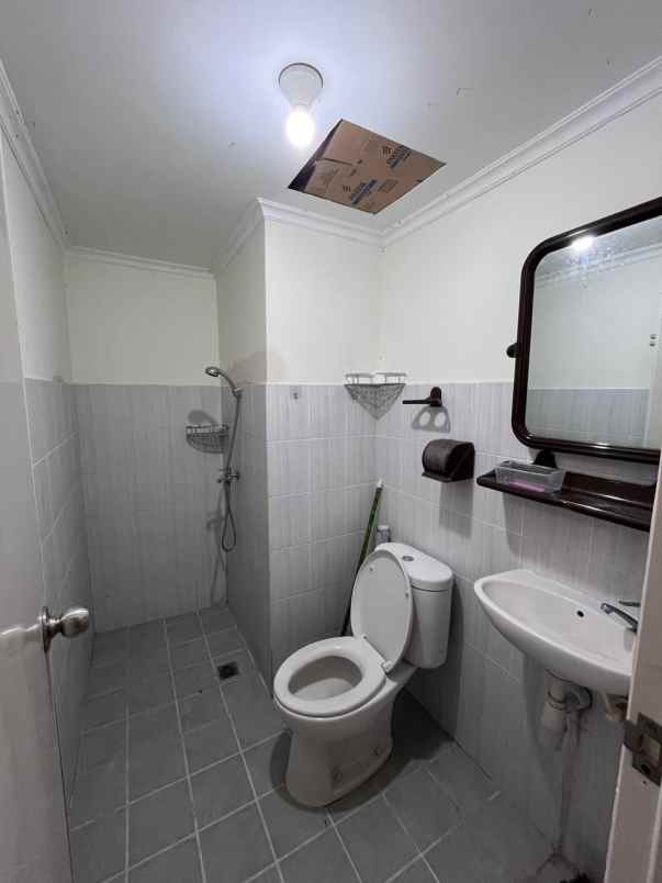 apartemen puncak dharmahusada 2br dekat lift furnish