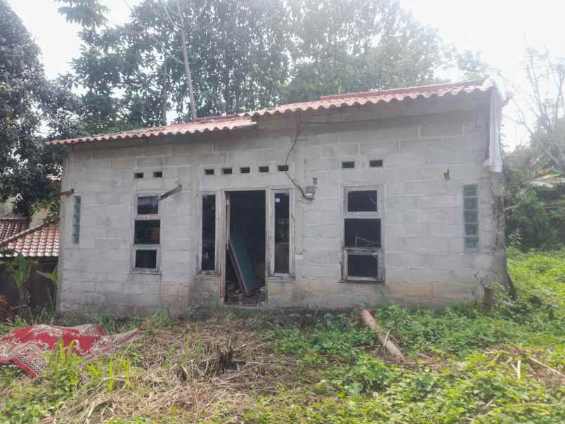 di tanah bangunan lokasi pinggir setu cikaret