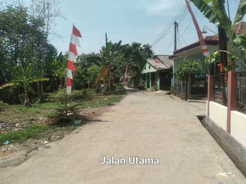 di tanah bangunan lokasi pinggir setu cikaret