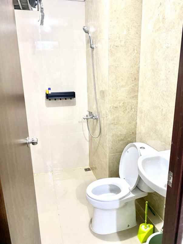 dijual apartemen full furnished di transpark cibubur