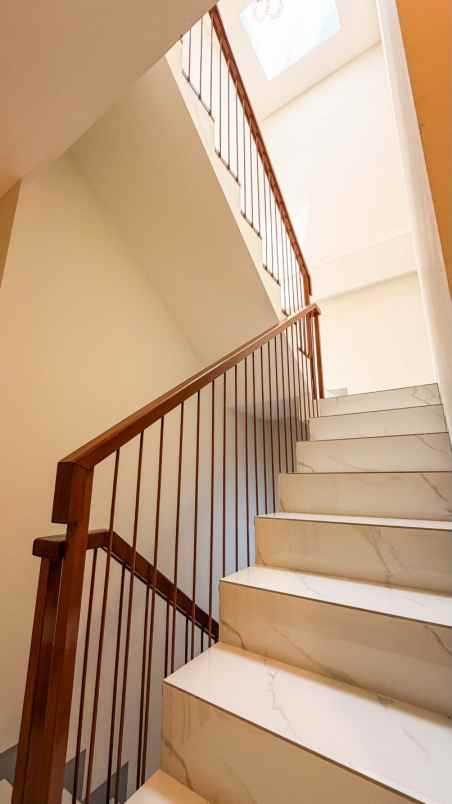 dijual kost jl raya tanjung duren