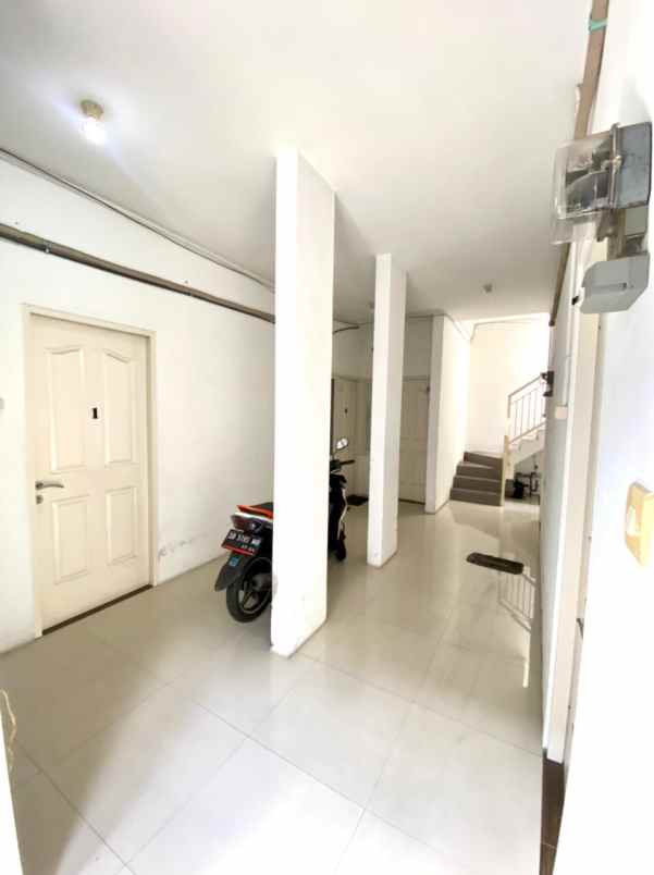 dijual kost jl siwalankerto timur