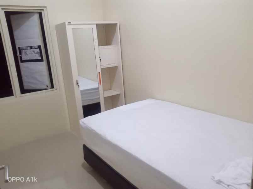 dijual kost jl siwalankerto timur