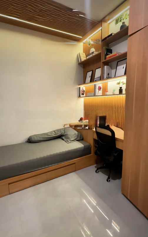 dijual kost ui kukusan depok