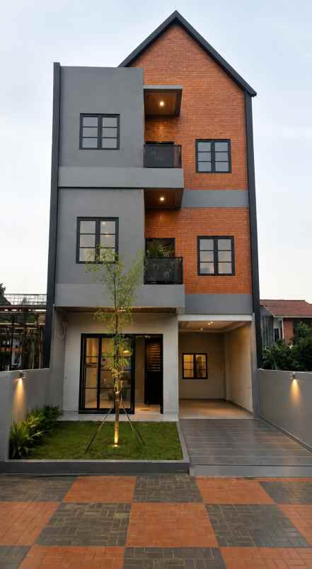 dijual kost ui kukusan depok