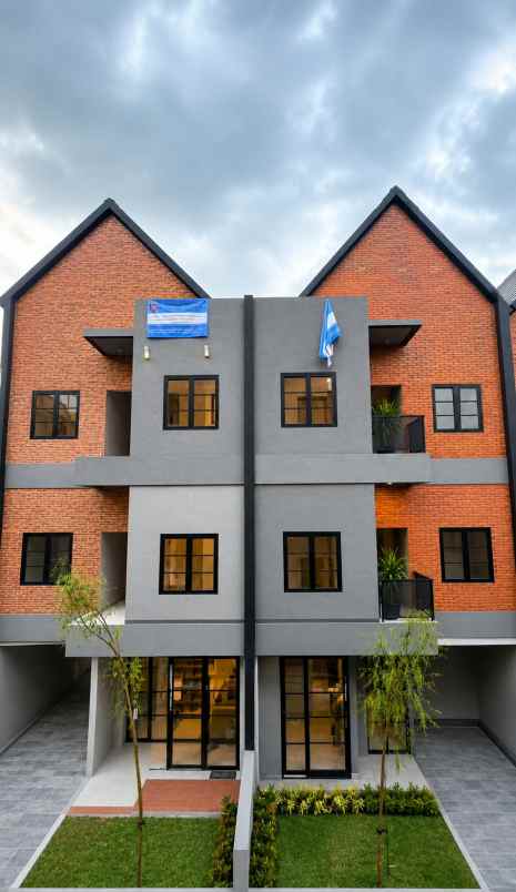 dijual kost ui kukusan depok