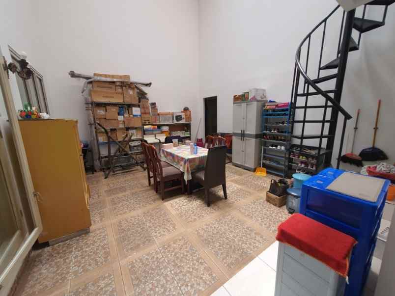 dijual rumah 2 lantai puri kembangan