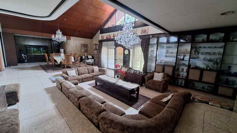 dijual rumah 2 lantai wilayah menteng dalam