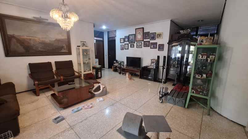 dijual rumah 2 lantai wilayah menteng dalam