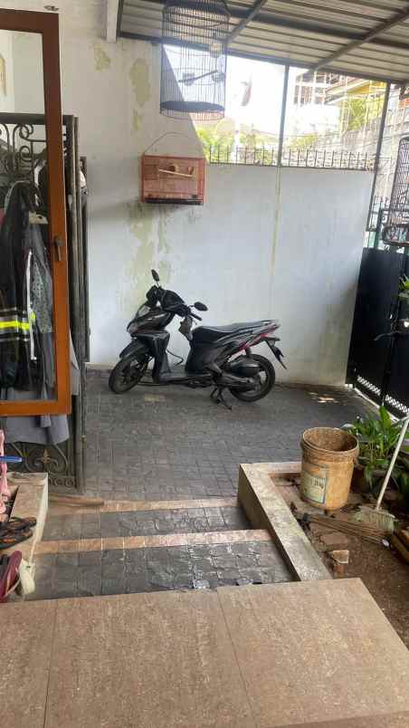 dijual rumah 2lantai di puri indah jakarta barat