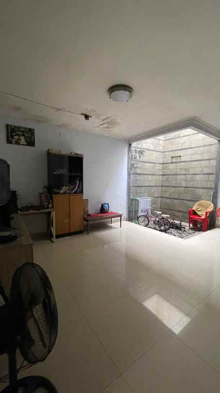 dijual rumah 2lantai di puri indah jakarta barat