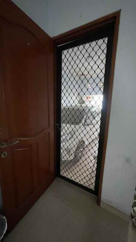 dijual rumah 2lantai di puri indah jakarta barat