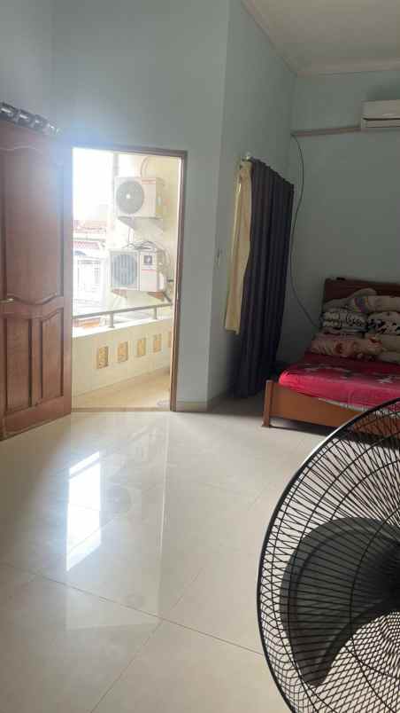 dijual rumah 2lantai di puri indah jakarta barat