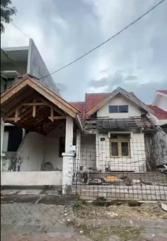 dijual rumah araya