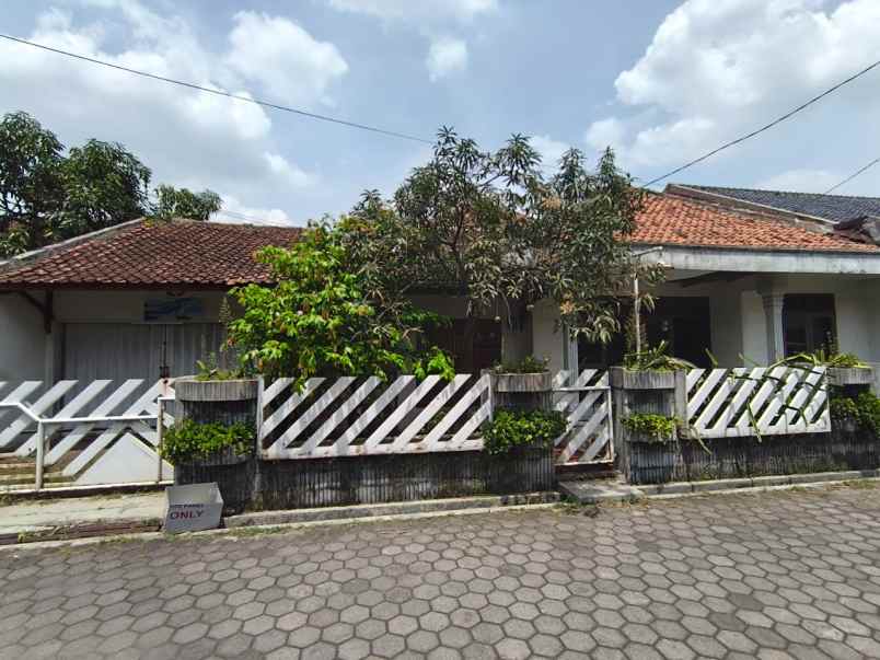 dijual rumah asri di lokasi startegis