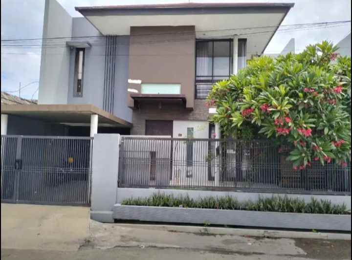 dijual rumah babatan pantai
