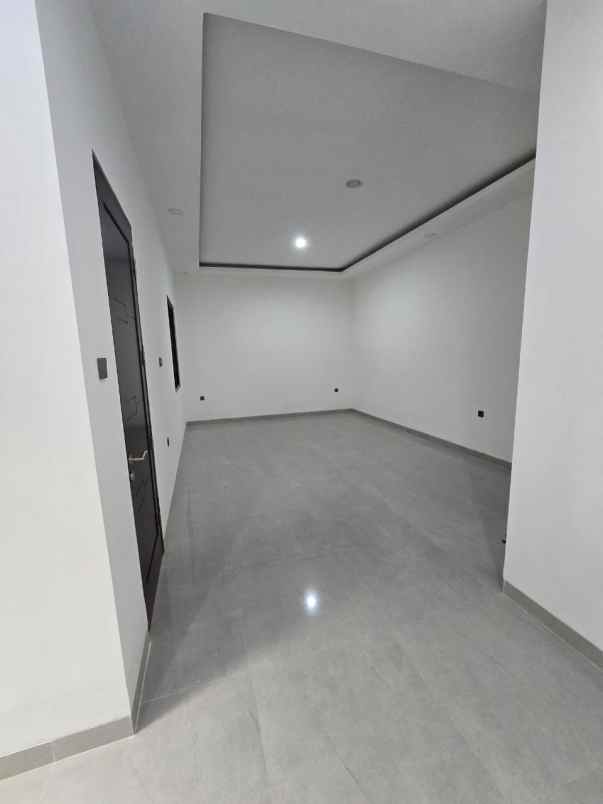 dijual rumah babatan pantai