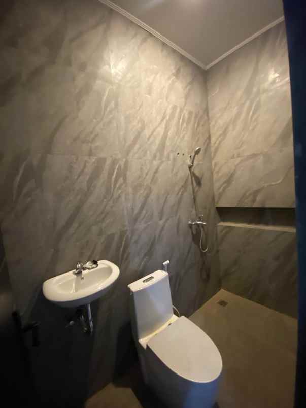 dijual rumah baru tki 2