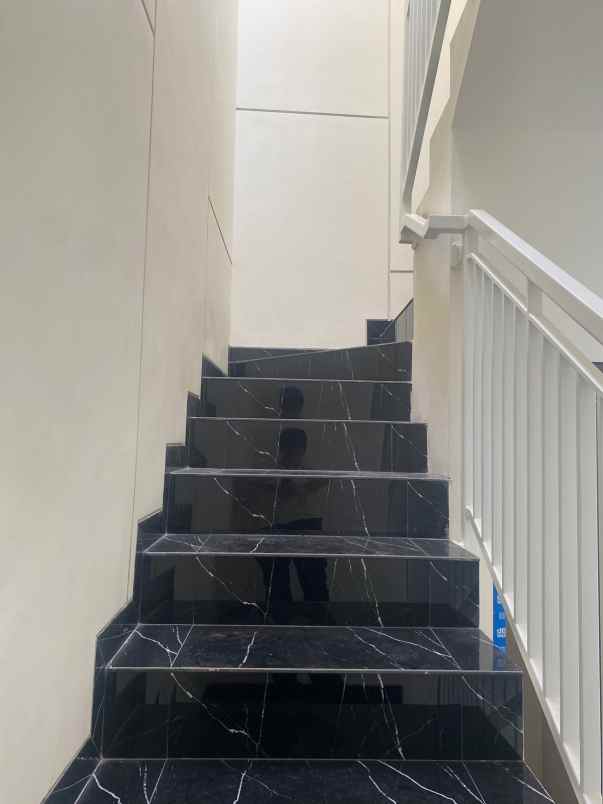 dijual rumah baruk tengah rungkut