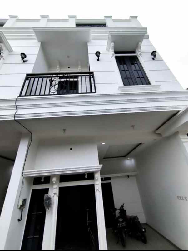 dijual rumah batu ampar kramatjati