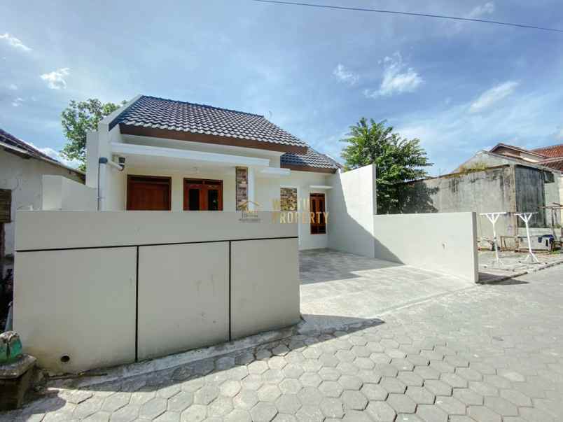 dijual rumah baturetno