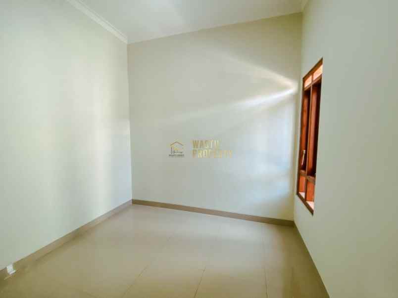 dijual rumah baturetno