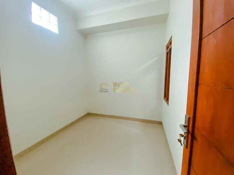 dijual rumah baturetno