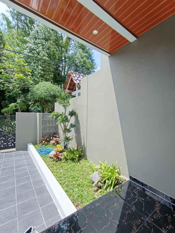 dijual rumah besi jangkang kaliurang km 13