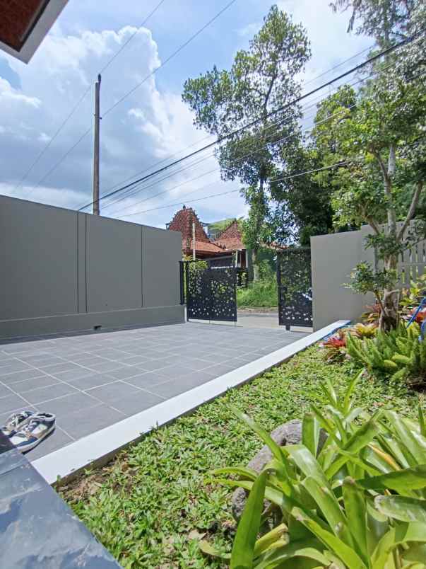 dijual rumah besi jangkang kaliurang km 13