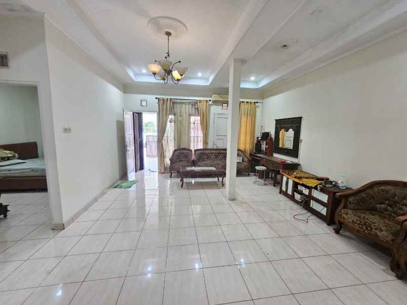 dijual rumah boulevard hijau