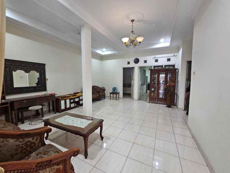 dijual rumah boulevard hijau
