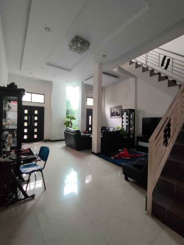 dijual rumah bulevar hijau