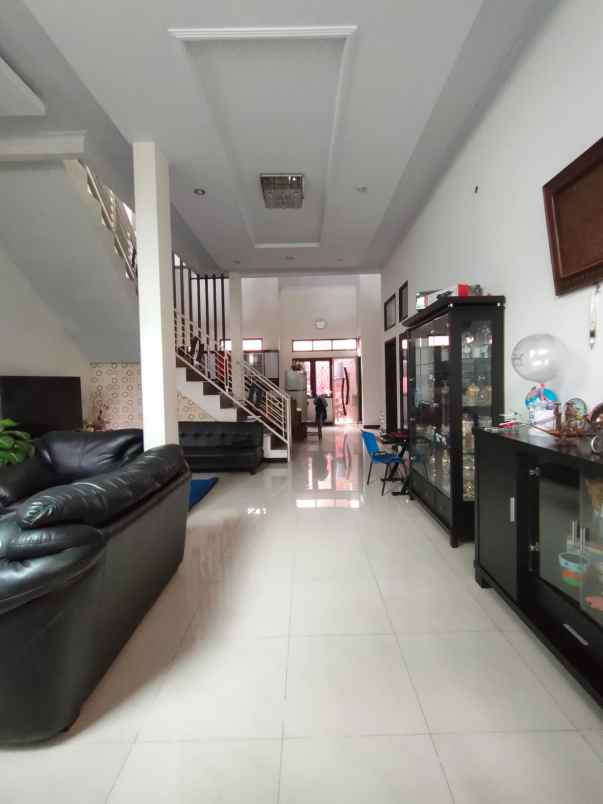 dijual rumah bulevar hijau