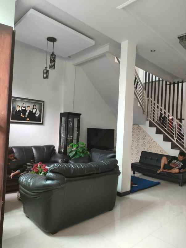 dijual rumah bulevar hijau